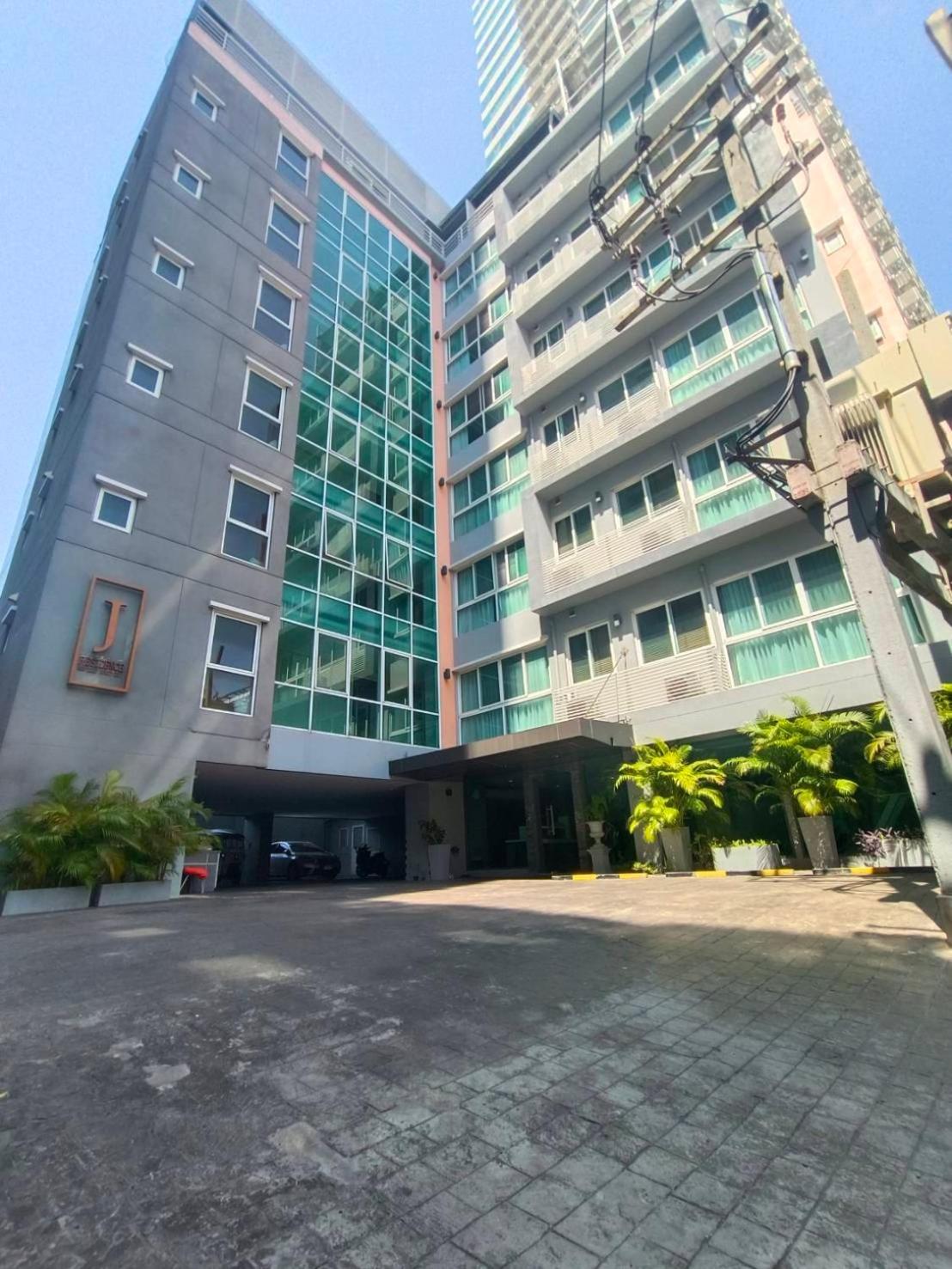 J Residence Thonglor 8 Bangkok Dış mekan fotoğraf